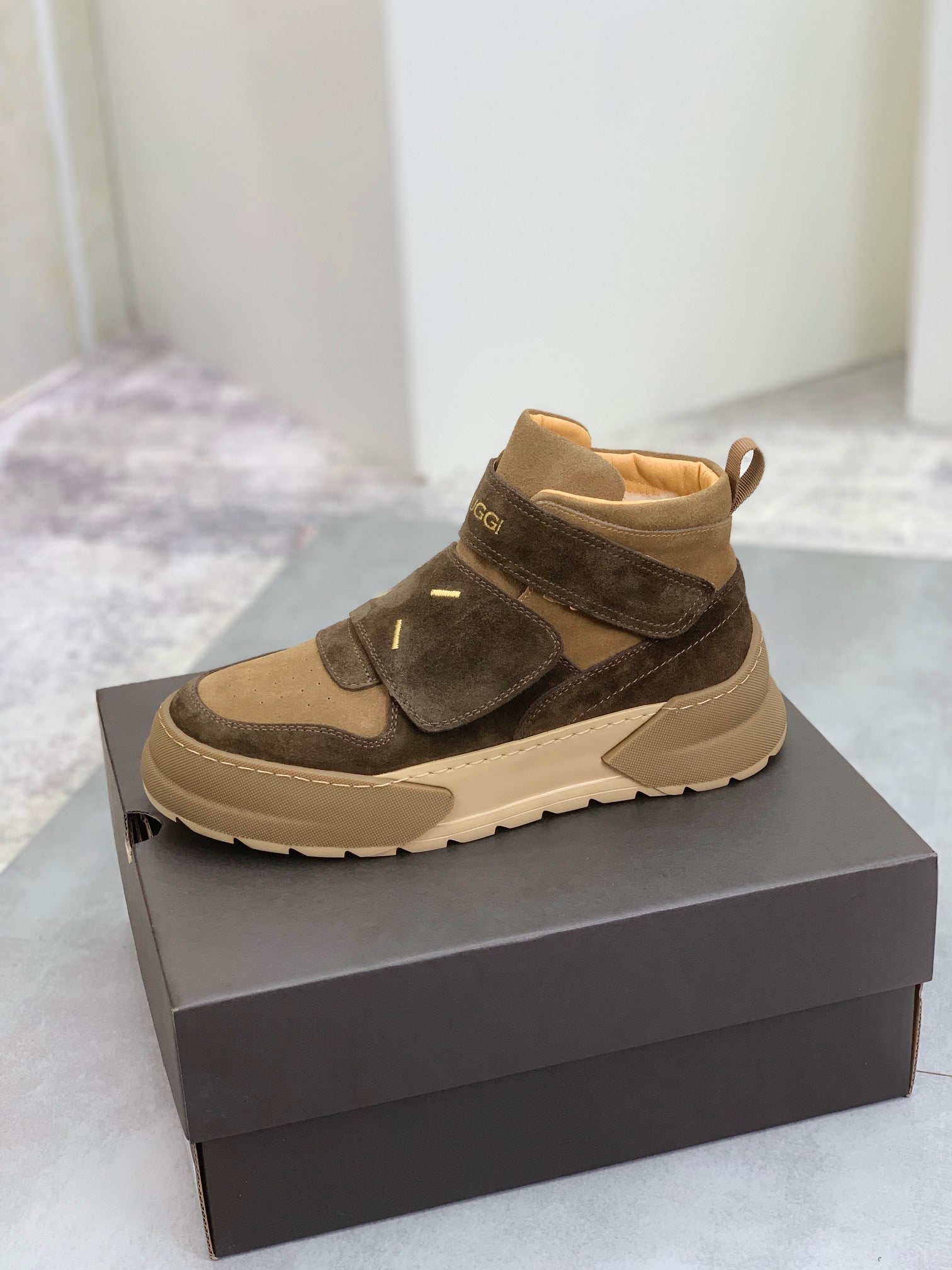 UGG Mid-Top Sneaker – Dark Brown & Tan Suede | Gold Hardware & Shearling Lining | Sizes 39–44
