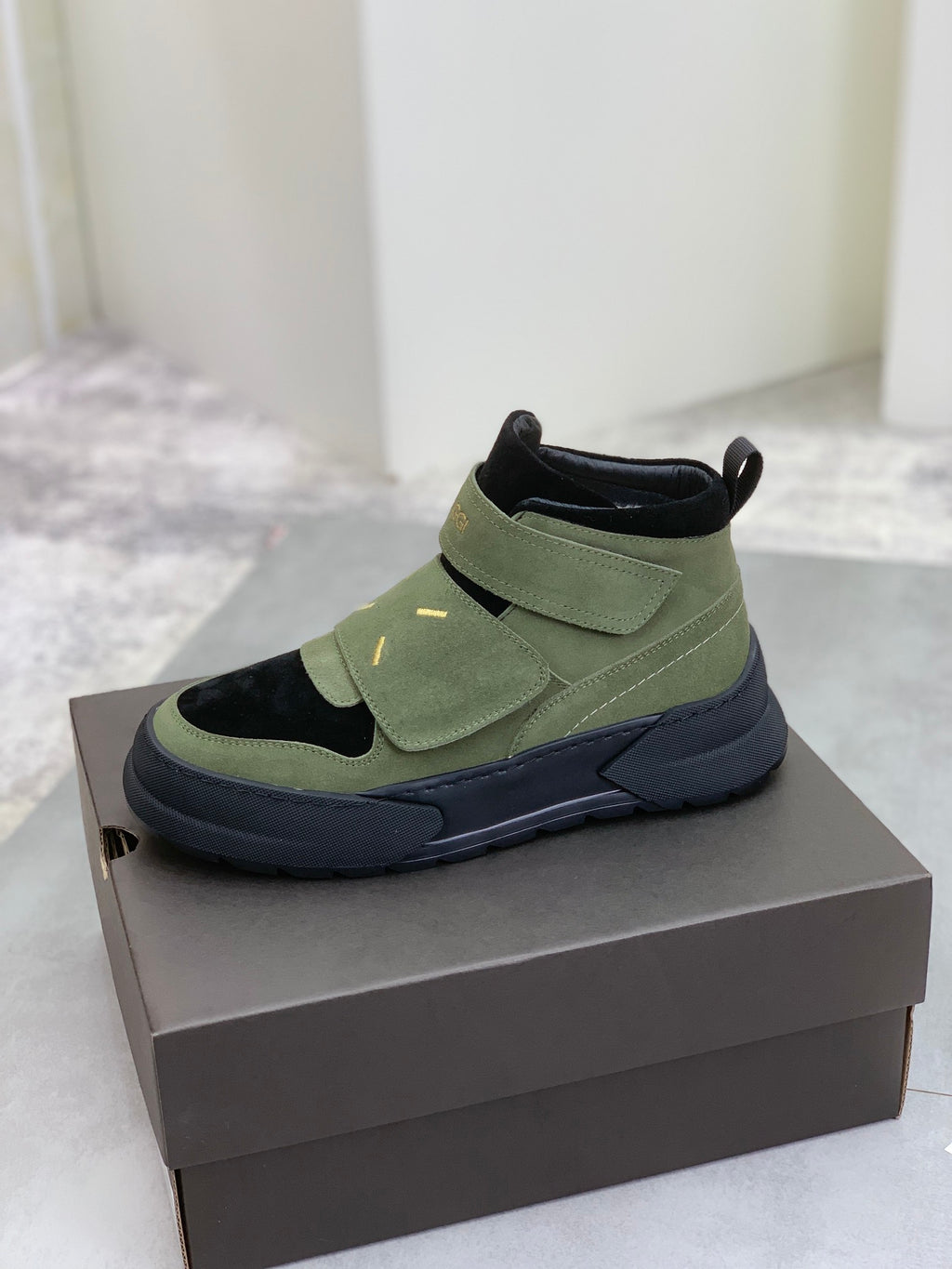 UGG Mid-Top Sneaker – Olive Suede | Velcro Strap & Shearling Lining | Sizes 39–44